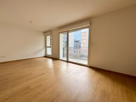 villeneuve-d'ascq studio récent avec balcon et parking séc