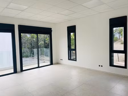 local professionnel neuf de 40 74 m2 - centre étang salé-les-hauts