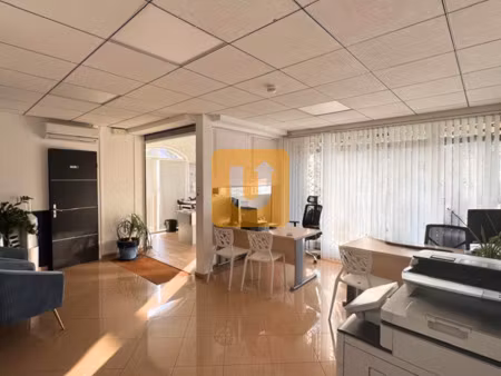 local commercial a mont rocquefeuille