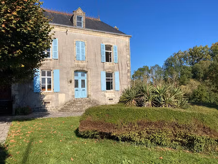 maison  garage  cave sur 3396m² de terrain - centre de coulonges sur l'autize