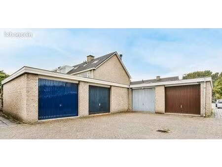 recherche garage ou endroit sécurisé au sec pour stocker