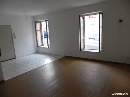 grand f2 en rdc à louer à vaucouleurs