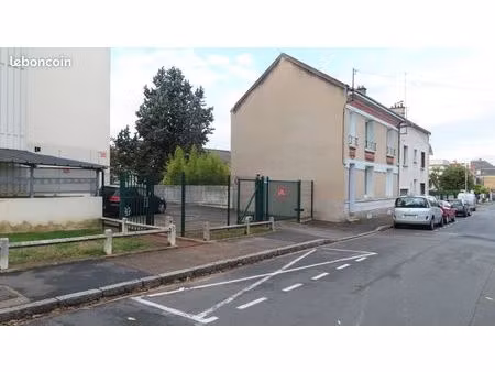 place de parking sécurisée orléans madeleine