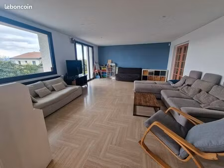 particulier loue t6 dans maison archamps