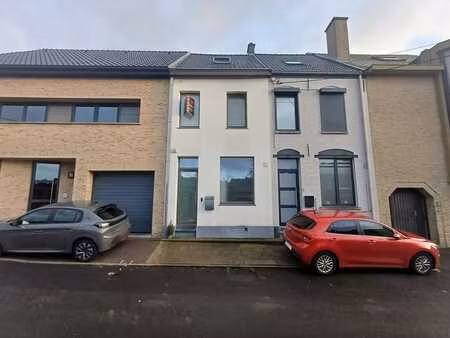 charmante instapklare woning in doodlopende straat nabij ...