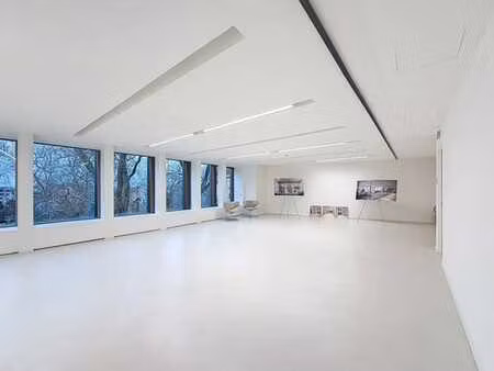 bureau de standing - vue dégagée