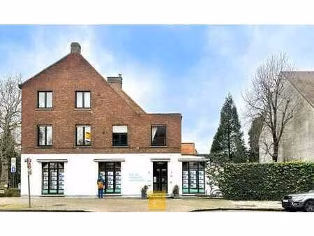 karaktervol handelspand met woonst en parking voor 2 wage...