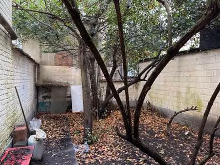 terrain à bâtir pour un immeuble de 3 duplex.