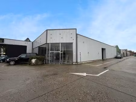 uitstekend gelegen showroom/magazijn van 1.441 m² nabij d...