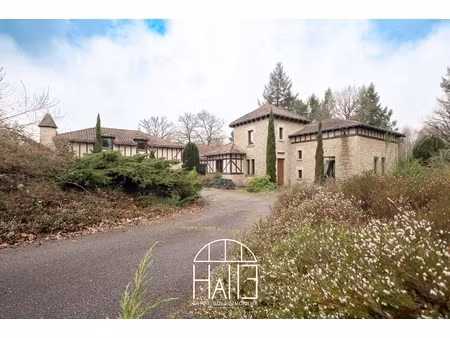 maison 10 pièces - 445 m²