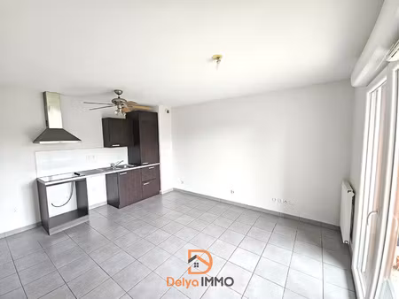 t2 de 38m2 avec balcon  pkg en rdc à aucamville