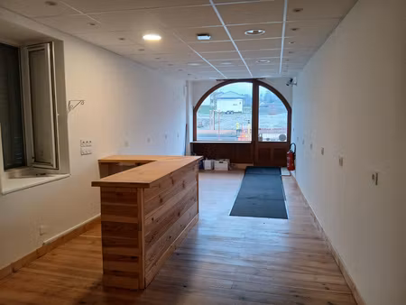 la chambre appartement ou commerce de plain-pied. centre bo