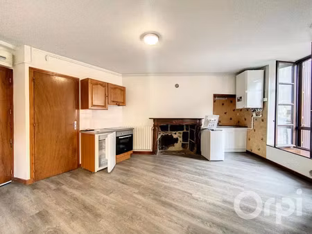 location appartement 2 pièces 30 m² à saint-flour (15100)