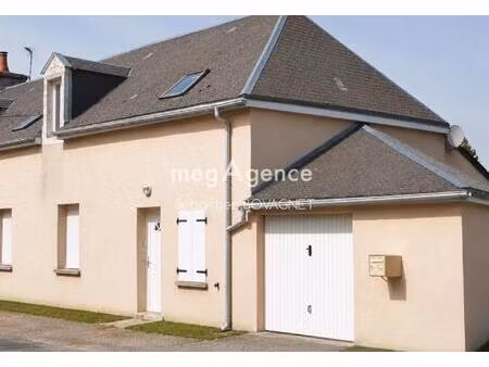 maison avec une chambre de plein pied  garage et jardinet