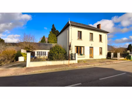 maison de bourg avec dépendances et parc arboré