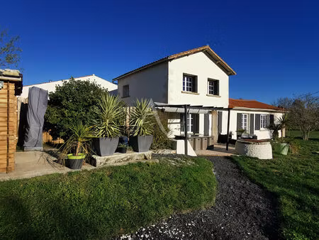 location maison 5 pièces 123 m² à lussant (17430)