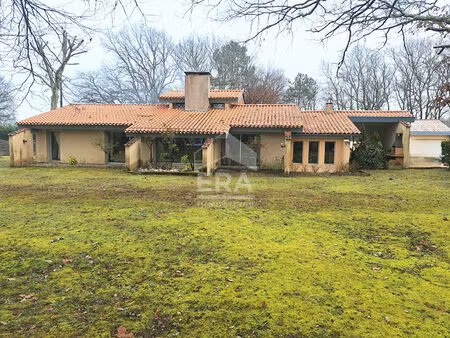 maison à vendre à menesplet - 7 pièces avec piscine et terrain arboré