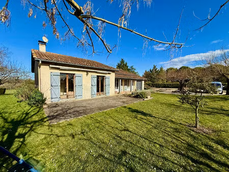 maison de plain-pied ? 96 m² ? terrain d'environ 2 500 m² ? monflanquin venez découvrir ce