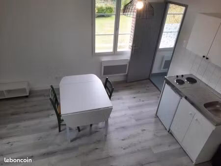 studio meublé avec cave et place parking