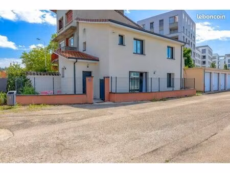 maison meublée 3 chambres – 68 m² – 2 terrasses – parking