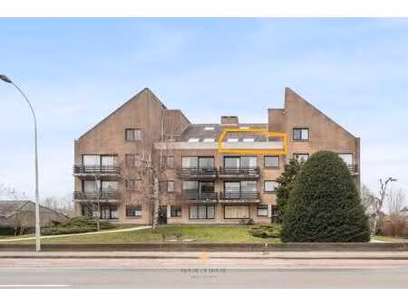 appartement spacieux et lumineux avec garage à sint-andries