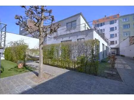 quartier jourdan - maison 2 chambres de ± 141 m² & parking