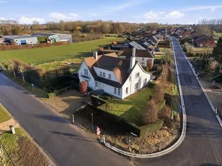 statige open bebouwing met bijgebouw op riant perceel per...