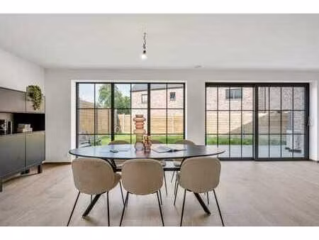 spacieuse maison avec 4 chambres à coucher !