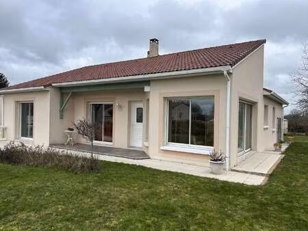 vente maison à courlay (79440) : à vendre / 122m² courlay