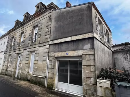 vente immeuble à montendre (17130)  129 600 €