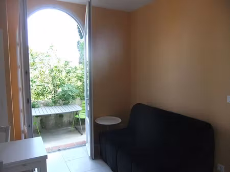 location meublée appartement 2 pièces 26 m² à le pradet (83220)  550 €