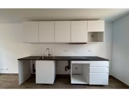 location maison  m² t-3 à mareuil-lès-meaux  1 111 €