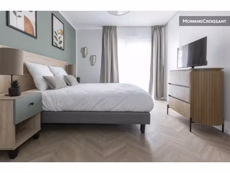 location meublée appartement 2 pièces 43 m² à chartres (28000)  830 €