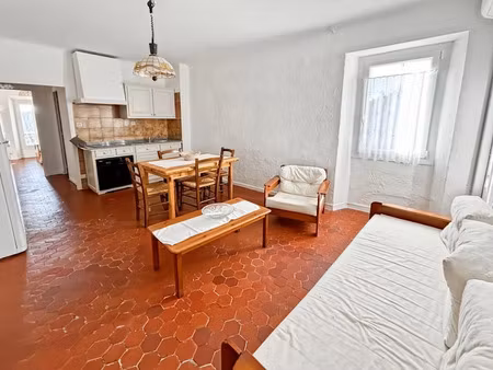 location meublée appartement 3 pièces 50 m² à comps-sur-artuby (83840)  820 €