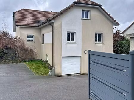 maison aux volumes généreux offrant un cadre de vie idéal