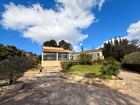 les pennes mirabeau - exclusivite - maison t5 de 171m2 sur 2067m2 de terrain piscine garag