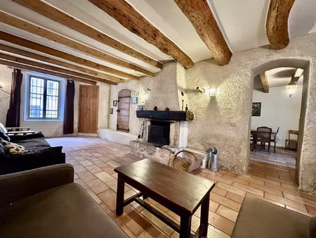 authentique maison de village de 270 m2 au sol  dont dependa