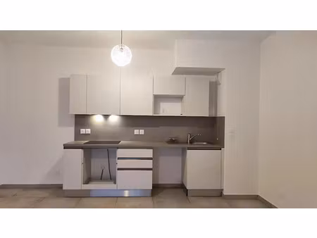 location appartement 3 pièces 68 m² à chambery (73000)  955 €