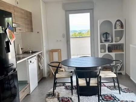 t3 avec grande terrasse + 2 garages – l’isle-d’abeau (38080)