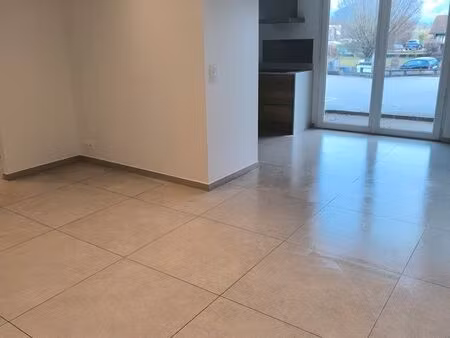 t3 66m2 tout refait à neuf  terrasse en rez  2 places parking et cave poisy