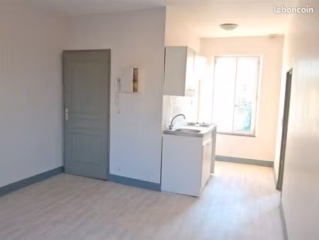 beau f2 traversant 405cc ensoleillé centre ville la loupe