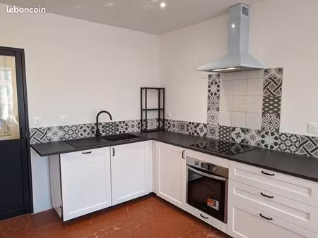 grand t2 rénové avec terrasse à riez - 1er étage