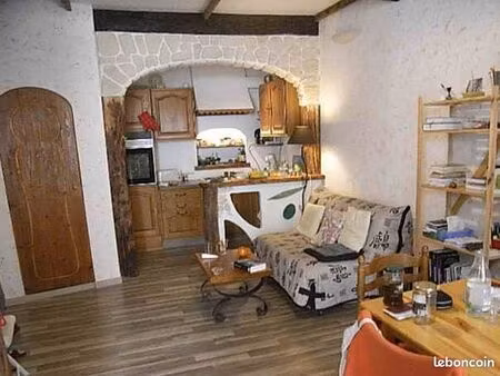 maison de village rénovée 75 m2  1 face  t5  3 ch.  calme