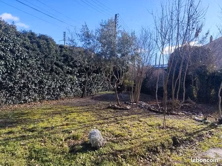 bas de villa avec grand jardin