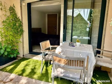 studio rénové à louer rdc dans villa