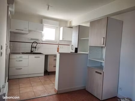 loue t2 paimboeuf vide ou meublé et 1 parking couvert