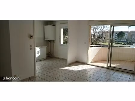 : appartement 3 pièces avec terrasse
