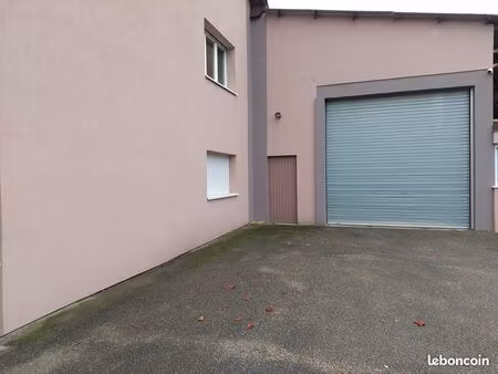 location de box  espaces de stockage  conteneur  rangement  garde-meuble