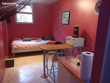 studio entièrement meublé et équipé