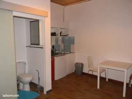 t2 proche gare vénissieux métro d